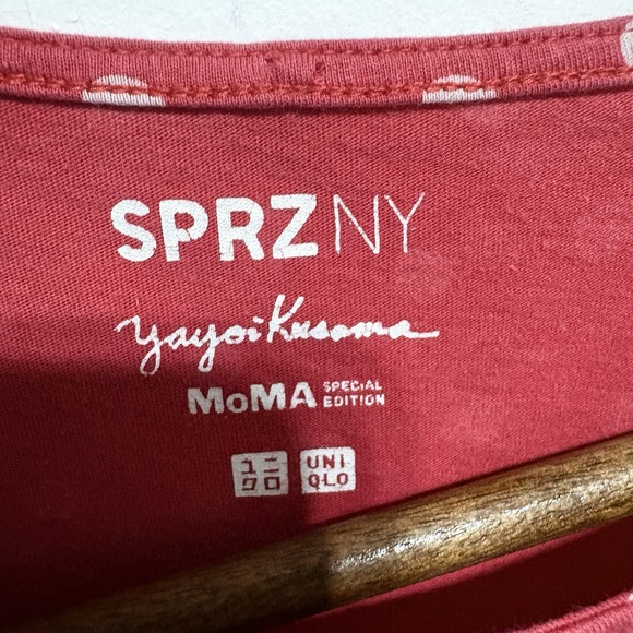 Uniqlo TShirt Womens XS Pink Polka Dot Yayoi Kusama MoMA SPRZ NY - Picture 8 of 10